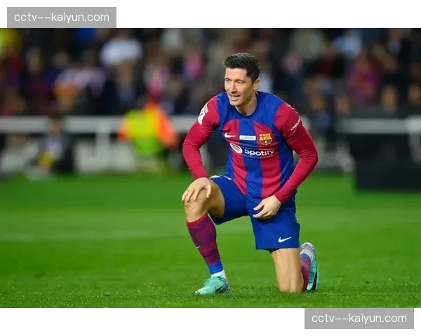 莱万多夫斯基决定留守巴萨：拒天价合同、让核心位置的最后体面