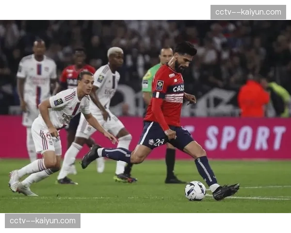 英国警方逮捕12名在曼彻斯特制造骚乱的欧冠客队球迷